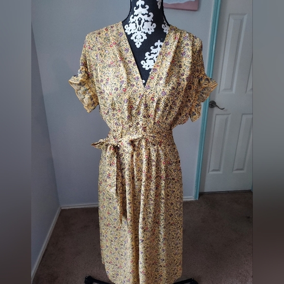 Max Studio Floral dress in yellow, black and White. Size M - Picture 8 of 14